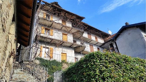 Foto Appartamento in Via Garibaldi, Caprezzo di 135 m² con 6 locali