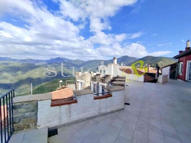 Foto Appartamento in Via Castello snc, Perinaldo di 297 m² con 10 locali