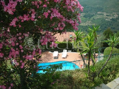 Foto Villa unifamiliare in Via Passo del Bandito snc, Seborga di 280 m²