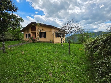 Foto Villa unifamiliare in Via Raffaelli, Fosciandora di 150 m² in vendita