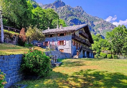 Foto Villa unifamiliare in Frazione Cugna, Issime di 420 m² con 13 locali