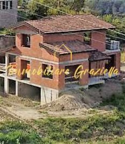 Foto Villa unifamiliare a Perinaldo di 155 m² con 5 locali in vendita