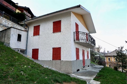 Foto Villa bifamiliare in Via Roma, Costa Valle Imagna Centro di 165 m²