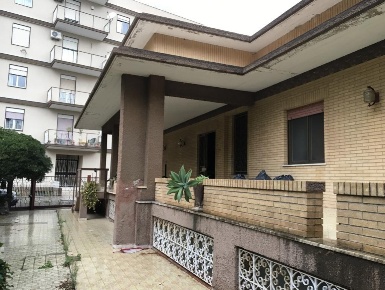 Foto Villa unifamiliare in Via Sferracavallo, Palermo di 450 m² in vendita