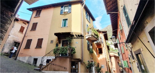 Foto Appartamento a Argegno di 91 m² con 3 locali in vendita