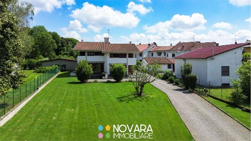 Foto Appartamento a San Nazzaro Sesia di 312 m² con 7 locali in vendita