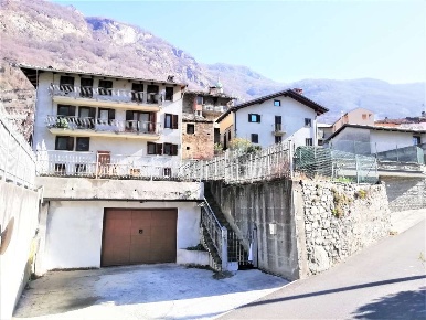 Foto Villa unifamiliare in Via Chiarere 6, Carema di 331 m² con 6 locali