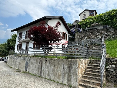 Foto Appartamento in Via Monte Zeda, Aurano di 100 m² con 7 locali