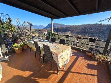 Foto Appartamento in via cornale, Cossogno Centro di 150 m² con 6 locali