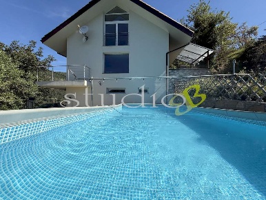 Foto Villa unifamiliare in Strada della Villa snc, Seborga di 306 m²