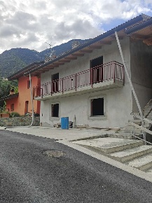 Foto Appartamento in Frazione Fabbrica, Champdepraz di 73 m² con 3 locali