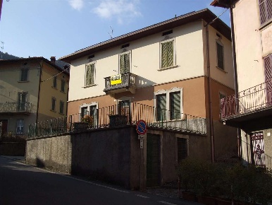 Foto Villa unifamiliare in via centro 120, Vedeseta di 250 m² con 9 locali