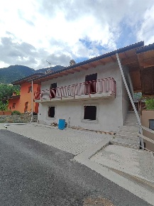 Foto Appartamento in Frazione Fabbrica, Champdepraz di 75 m² con 3 locali