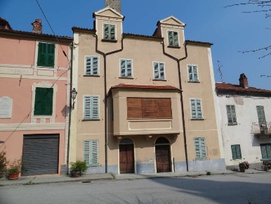 Foto Appartamento in via roma, Camerana di 240 m² con 12 locali in vendita