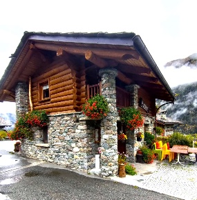 Foto Villa unifamiliare in Via Col Ranzola, Brusson di 161 m² con 4 locali