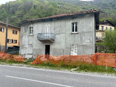 Foto Villa unifamiliare in Via Per Provinciale, Lasnigo di 400 m²