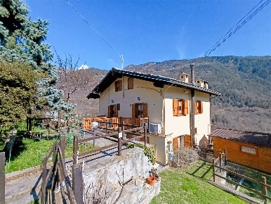 Foto Appartamento in cerian, Antey-Saint-André di 160 m² con 5 locali