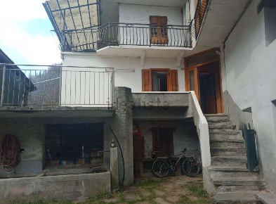 Foto Appartamento in frazione la Place 26, Pontboset di 94 m² con 4 locali