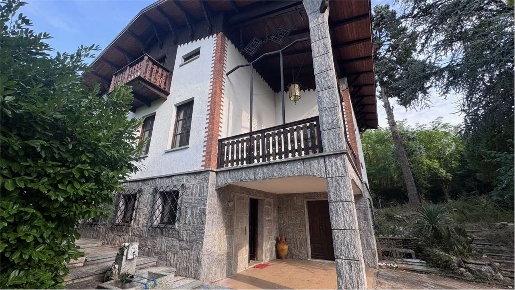 Foto Villa unifamiliare a Pietra Marazzi di 360 m² con 14 locali in vendita