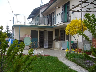 Foto Appartamento a Piana Crixia di 150 m² con 8 locali in vendita