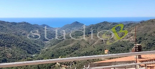 Foto Appartamento in Via Maraldi, Perinaldo di 108 m² con 5 locali