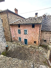 Foto Appartamento a Taleggio di 234 m² con 8 locali in vendita