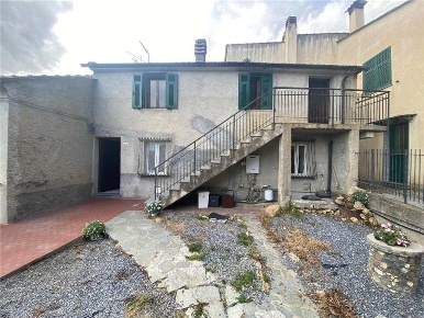 Foto Appartamento in Loc. Celsa 22, Vendone di 148 m² con 5 locali