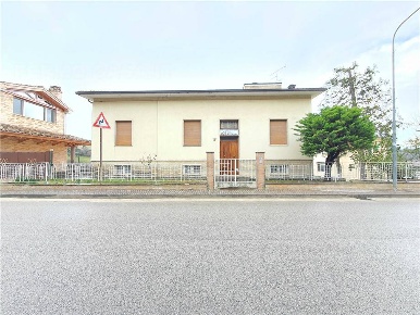 Foto Villa singola in V.le trieste 26, Montottone Centro di 249 m²