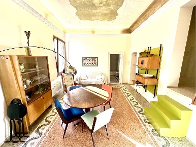 Foto Appartamento in Campo santo Stefano, Venezia San Marco di 100 m²