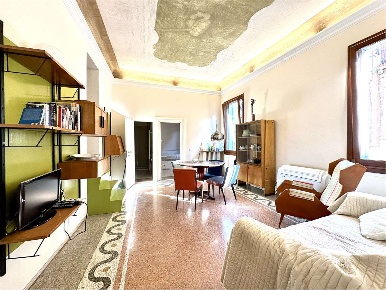 Foto Appartamento in Campo santo Stefano, Venezia San Marco di 100 m²