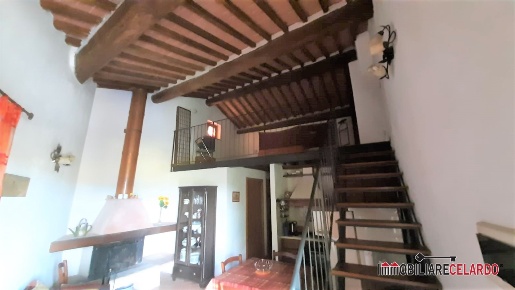 Foto Appartamento a Radicondoli di 79 m² con 4 locali in vendita