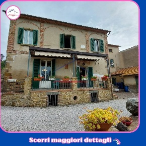 Foto Appartamento a Civitella in Val di Chiana di 380 m² con 12 locali
