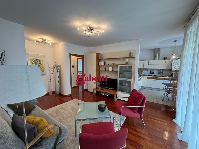 Foto Appartamento a Rimini Grotta Rossa di 82 m² con 5 locali in vendita