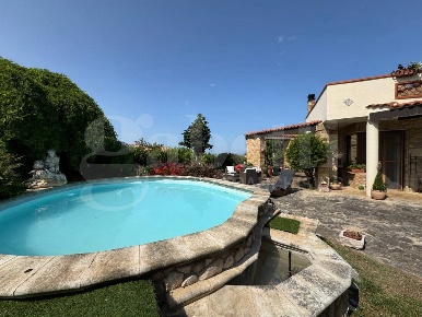 Foto Villa singola a Termoli Centro di 470 m² con 7 locali in vendita