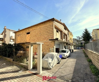 Foto Appartamento in Via Silventi 31, San Salvo Centro di 200 m² in vendita