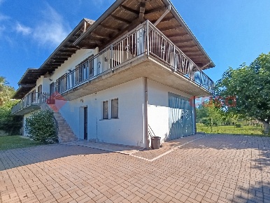Foto Villa singola in borgomanero, Paruzzaro Centro di 265 m² con 4 locali