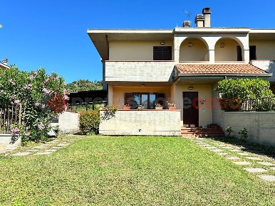 Foto Villa bifamiliare in Battifolle, Arezzo in vendita