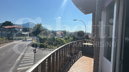 Foto Appartamento in Via Leopardi 20, Erba Centro di 85 m² con 3 locali