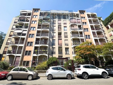 Foto Appartamento in VIA GIUSEPPE CAROZZI, Milano Inganni di 85 m²