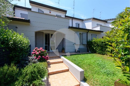 Foto Villa a schiera in Via Curiel 26/B, Correggio Centro di 168 m²