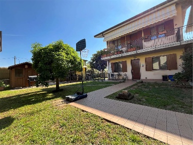 Foto Villa a schiera in Via Giovanni Falcone  19, Sona Lugagnano di 160 m²