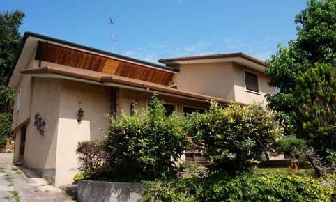 Foto Villa unifamiliare in Via Donestra, Monteviale Centro di 354 m²