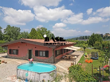 Foto Villa unifamiliare a Casnate con Bernate in vendita