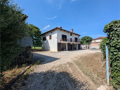 Foto Villa unifamiliare in Via Parini Snc, Cormons di 245 m² con 8 locali