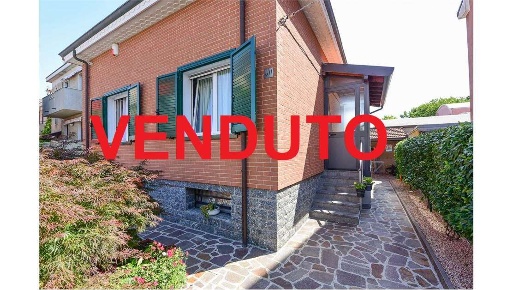 Foto Villa unifamiliare a Paderno Dugnano di 75 m² con 2 locali in vendita