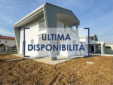 Foto Villa unifamiliare in Via Foscolo 171, Cislago Massina di 156 m²