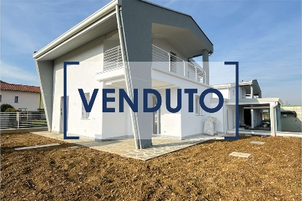 Foto Villa unifamiliare in Via Foscolo 171, Cislago Massina di 156 m²