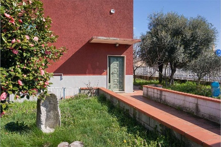 Foto Villa unifamiliare in Via Resegone, Cislago Centro di 396 m²