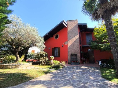 Foto Villa unifamiliare in via turati 2, Cadorago Bulgorello di 240 m²