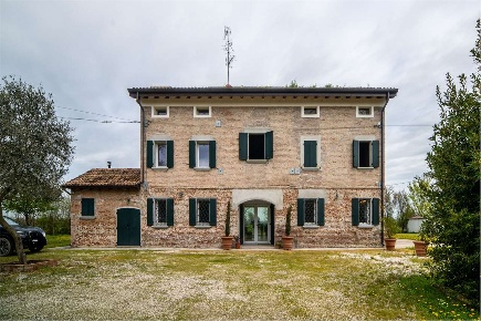 Foto Villa unifamiliare in via ca de frati, Rio Saliceto Centro di 400 m²
